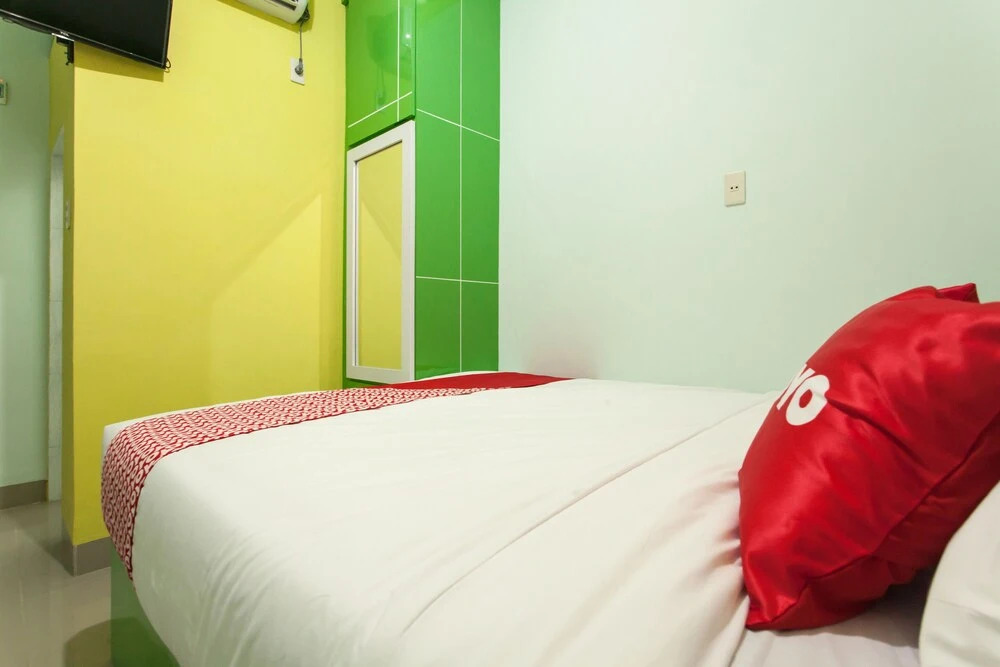 Dinda Residence by OYO Rooms