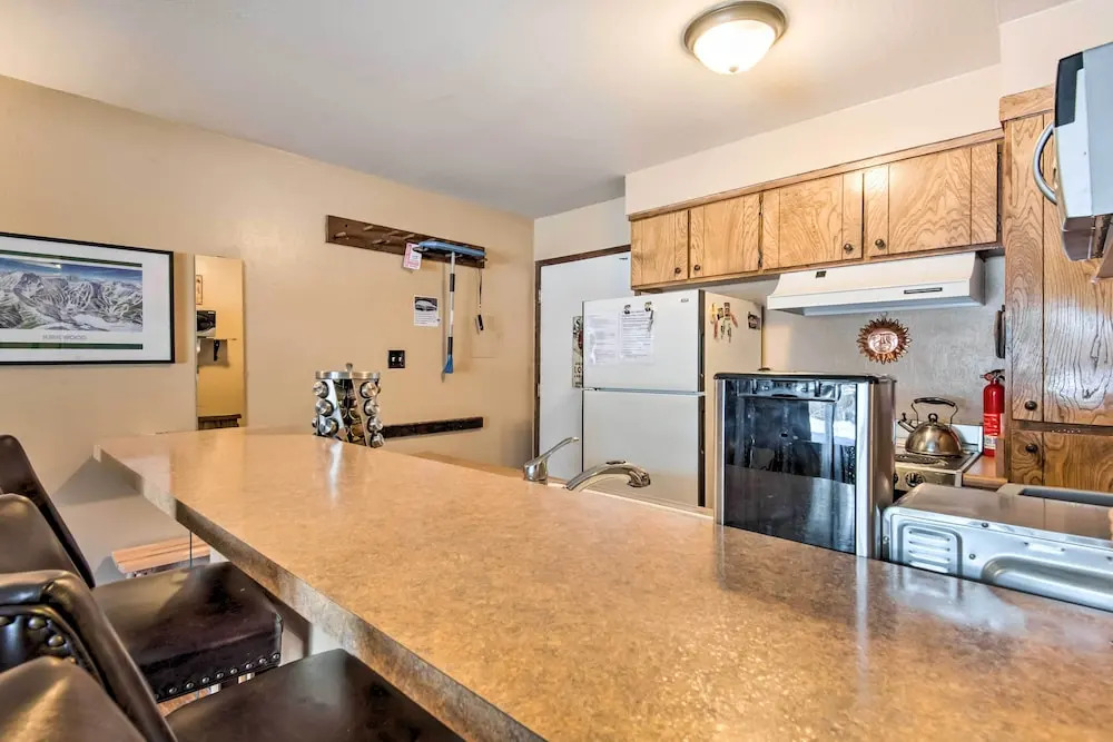 Walk to Ski Lift & Village: Lovely Kirkwood Condo
