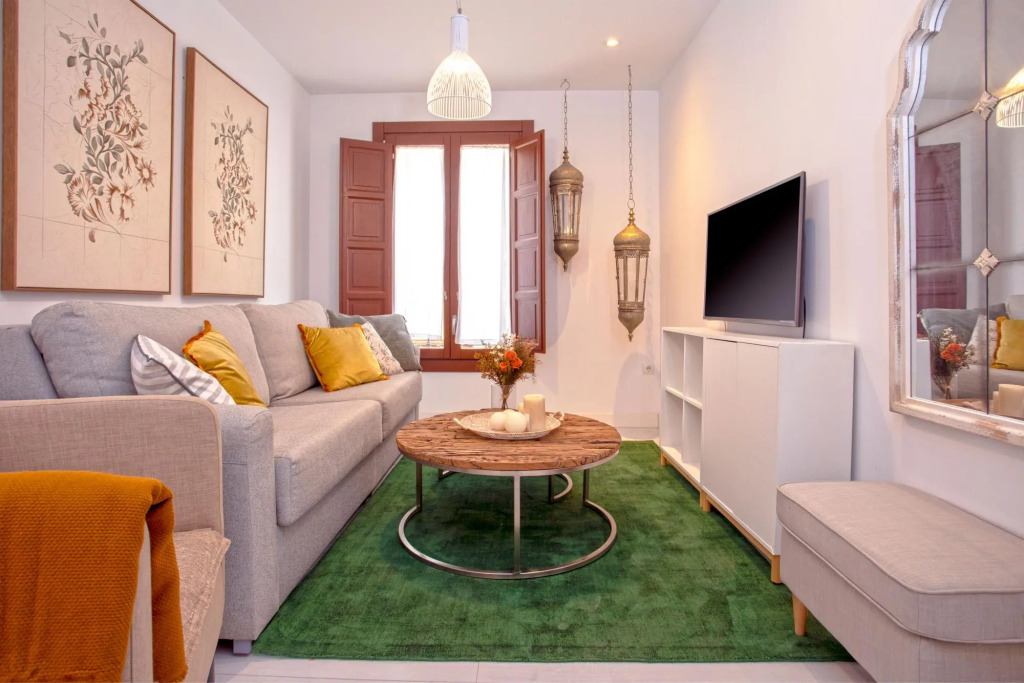 Pretty Two-bedroom Apartment Near the Cathedral Zacatin 203