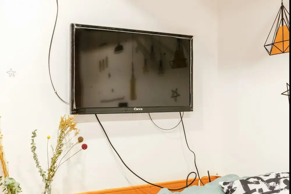 Hard Candy Apartment No.8