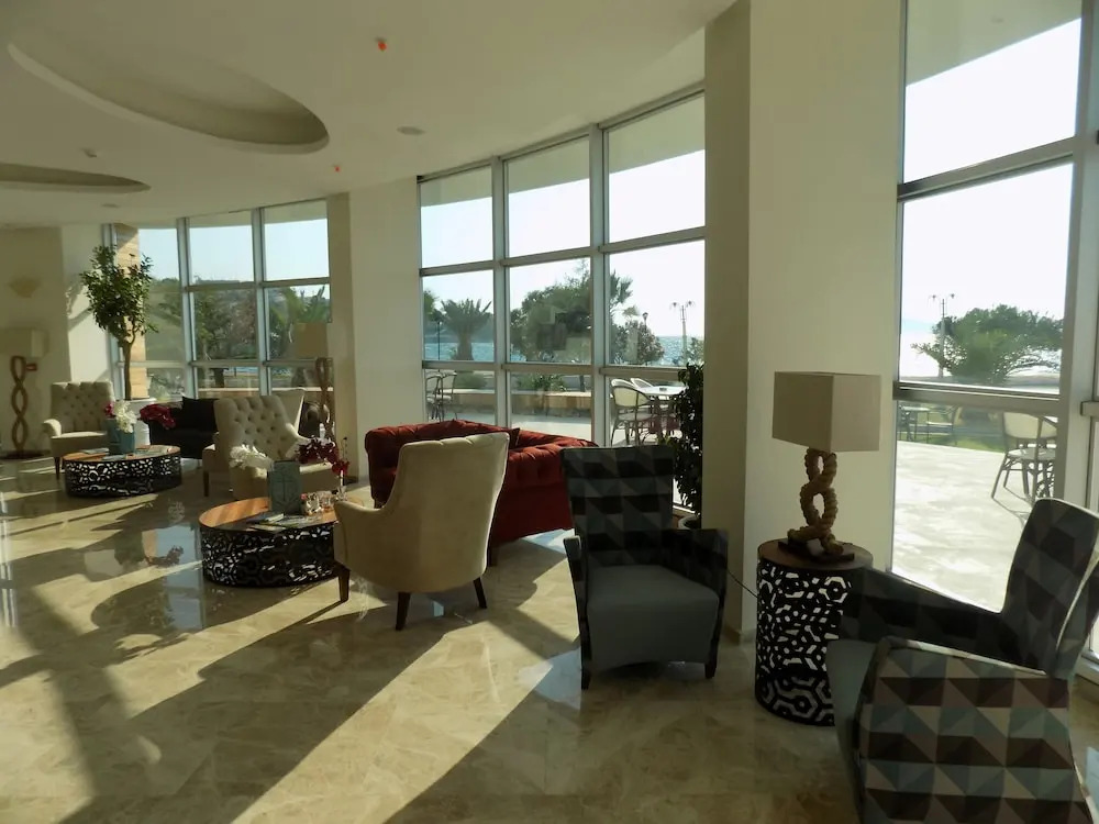 Marina Suites & Spa
