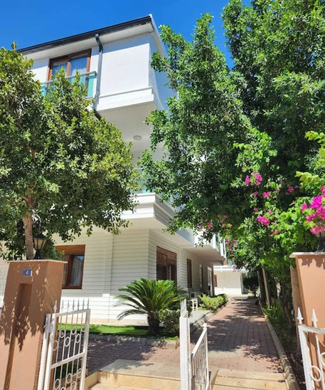 Lara Breeze Homes