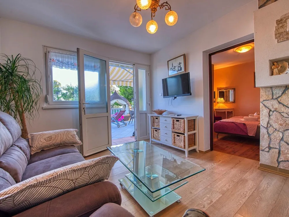 Beautiful Holiday Home With Private Pool, Nice Garden With Relax Area, Taverne