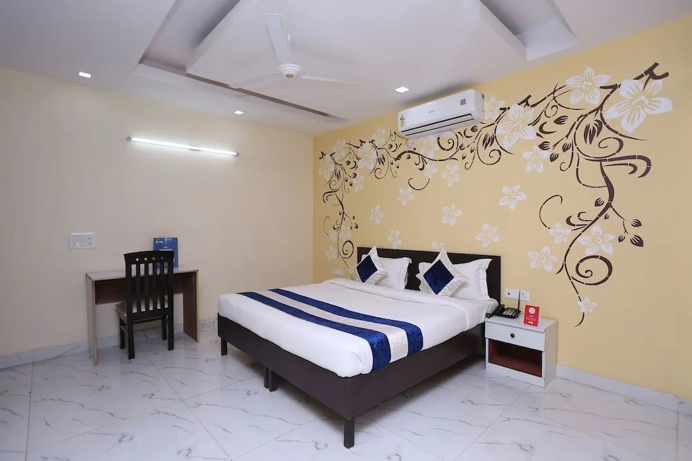 OYO 10008 Hotel Golden Tree