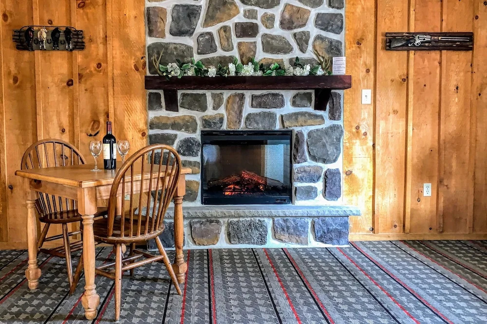 Grange Valley Lakeside Inn & Winery, formerly Memorytown.