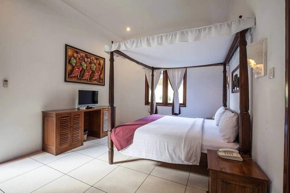 9-BR Private Pool Villa Walk to Seminyak Beach