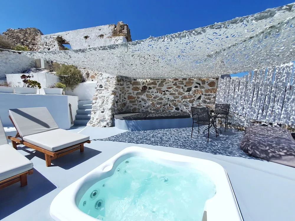 Fertimo Suites - Authentic Cave Homes with Private Hot Tub