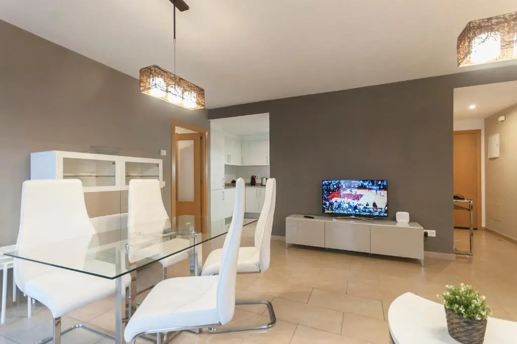 Lets Holidays Mediterranean apartment 3 minutes to the beach 2