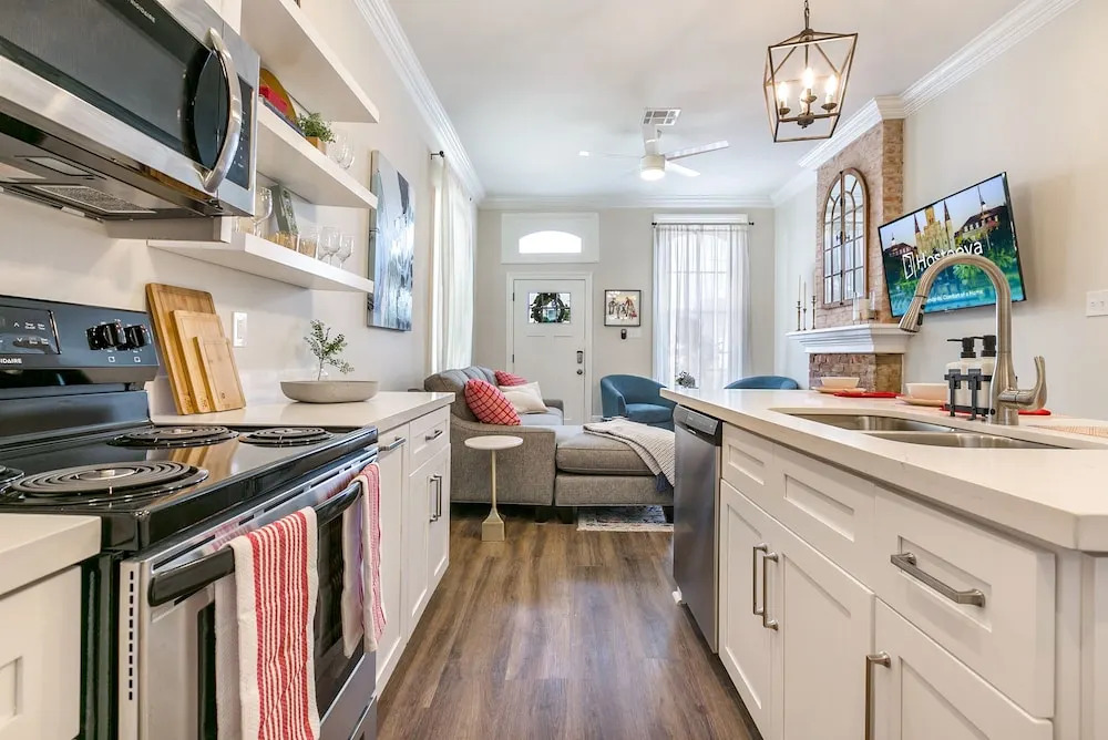 Hosteeva 3BR Steps to St. Charles Ave