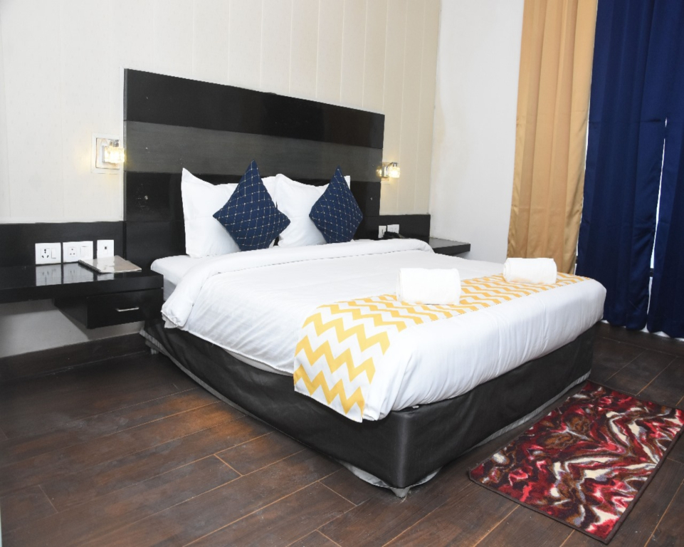 Fabhotel Posh Classic