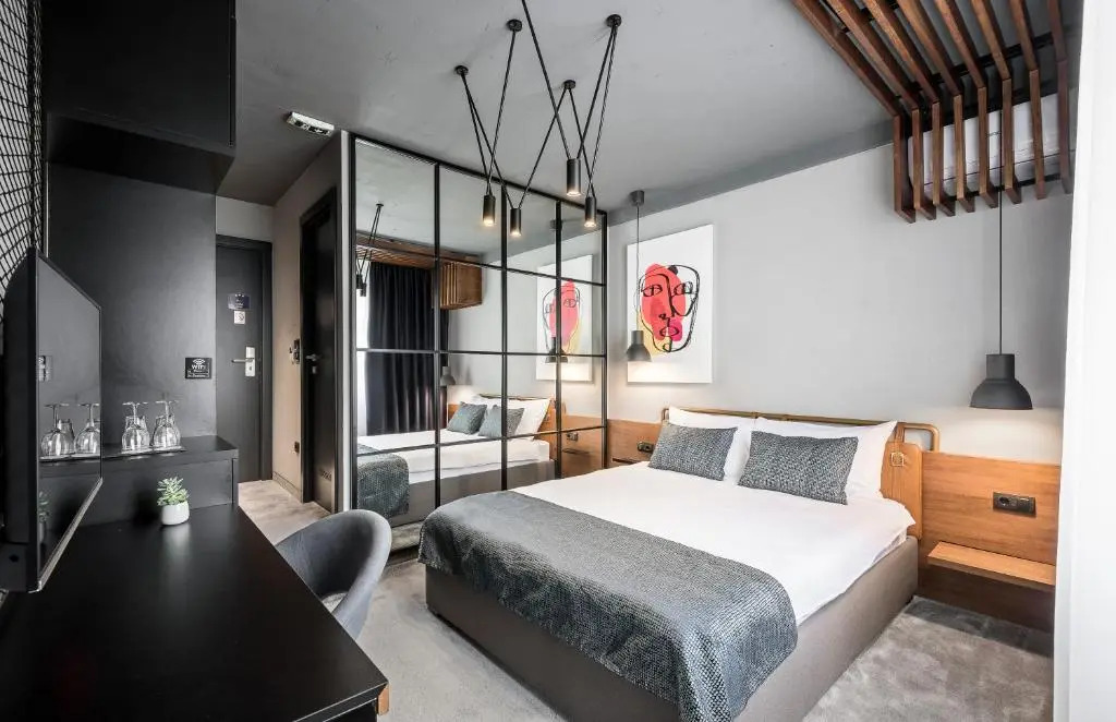 7 Rooms Suites