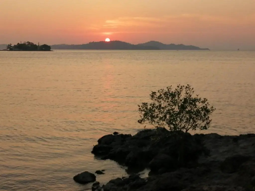 Jansom Beach Resort