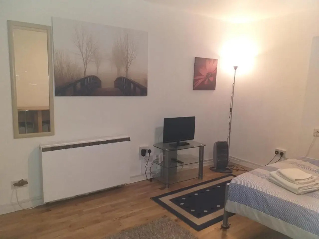 Studio flat in central Bracknell