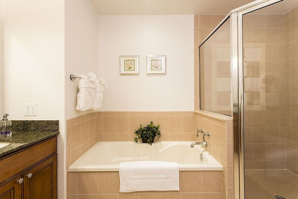 W244 - 3 Bedroom Luxury Condo On Reunion Resort