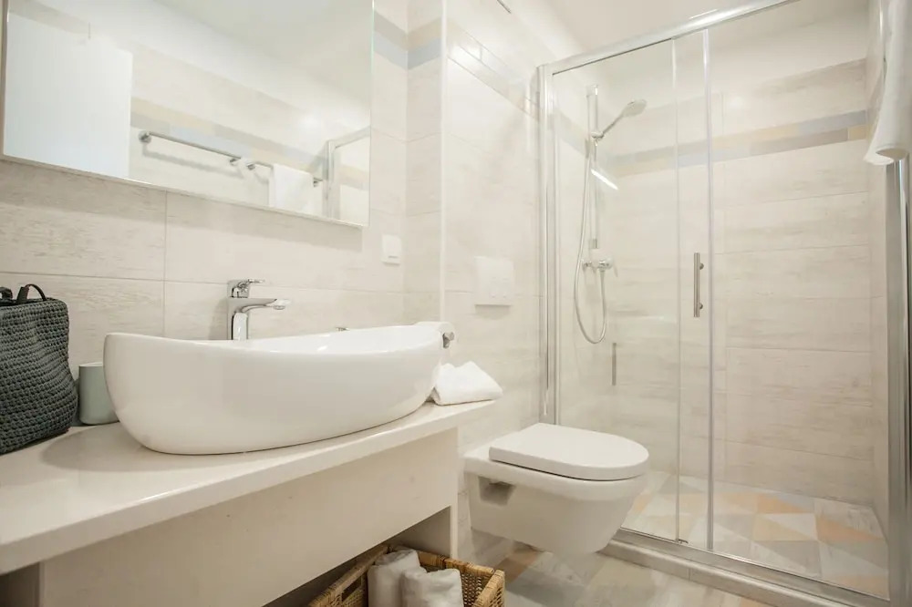 Tinel Longo, holiday home for up to 8, city center, BBQ, terrace
