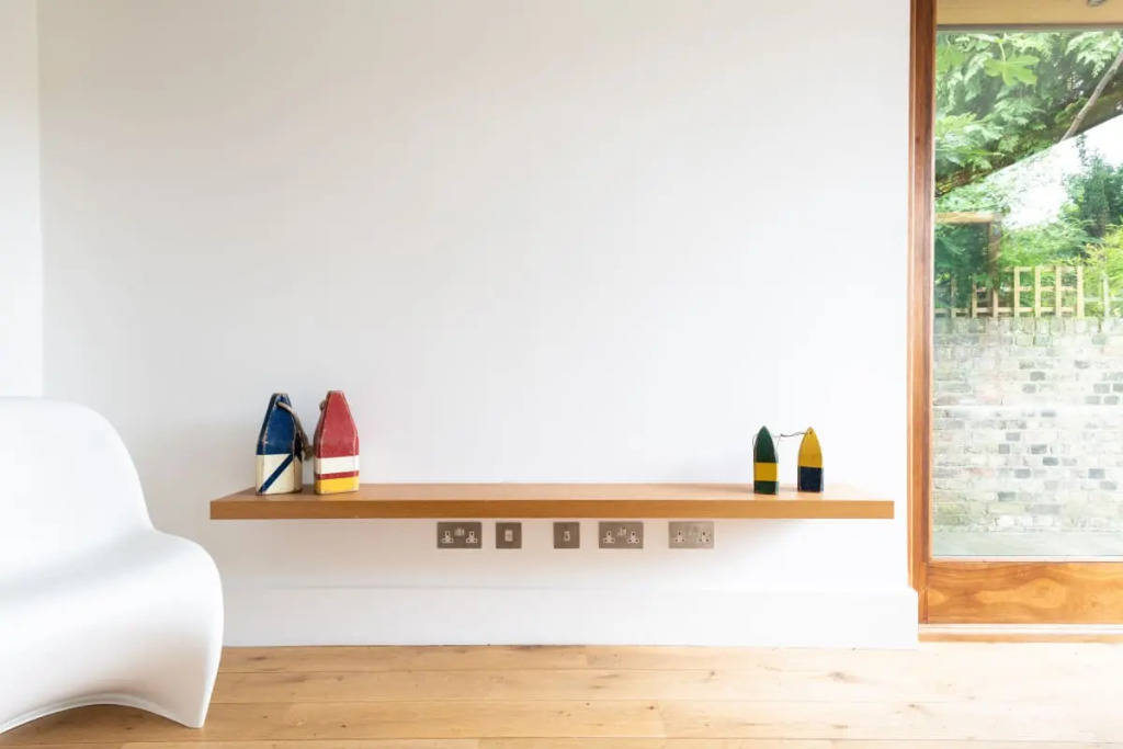 The North Kensington Retreat - Bright 4BDR House with Parking & Garden