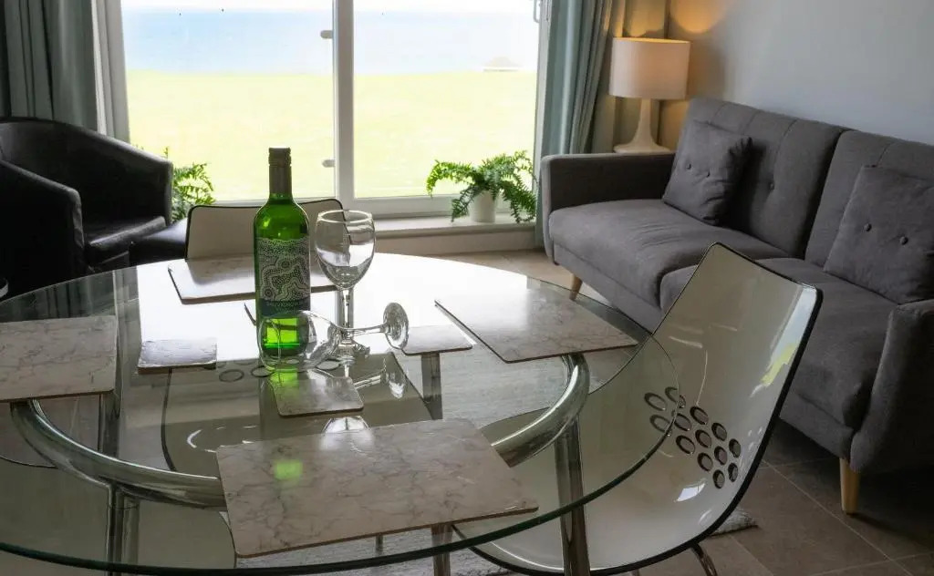 Stunning Sea Views, luxury apartment beaches & restaurants are a short walk away