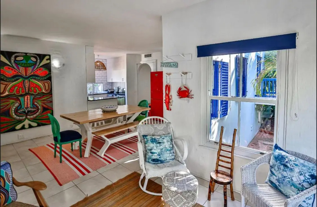 32 Akrotiri - Families only