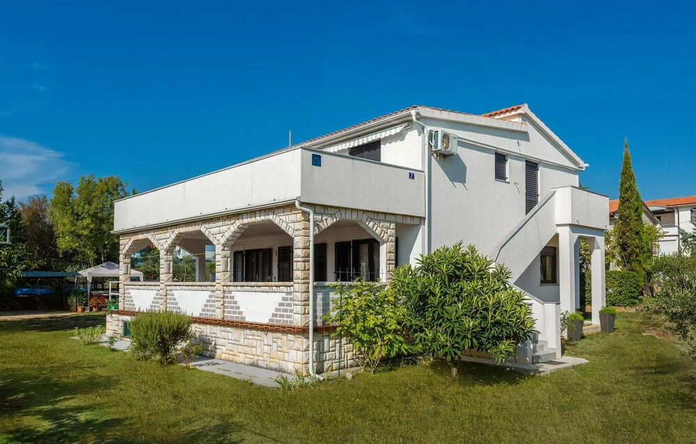 Stunning Home in Pinezici With Wifi and 3 Bedrooms