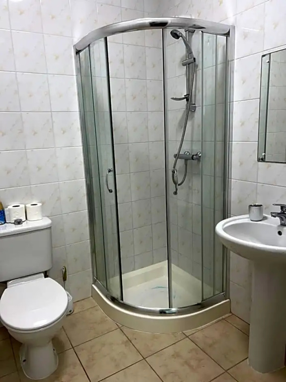Lovely Double Room in serviced apartment - London