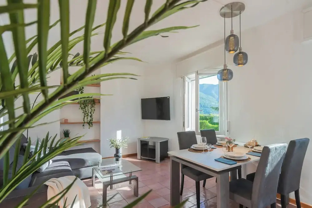 The Writers Nest Waterfront Villa by Rent All Como