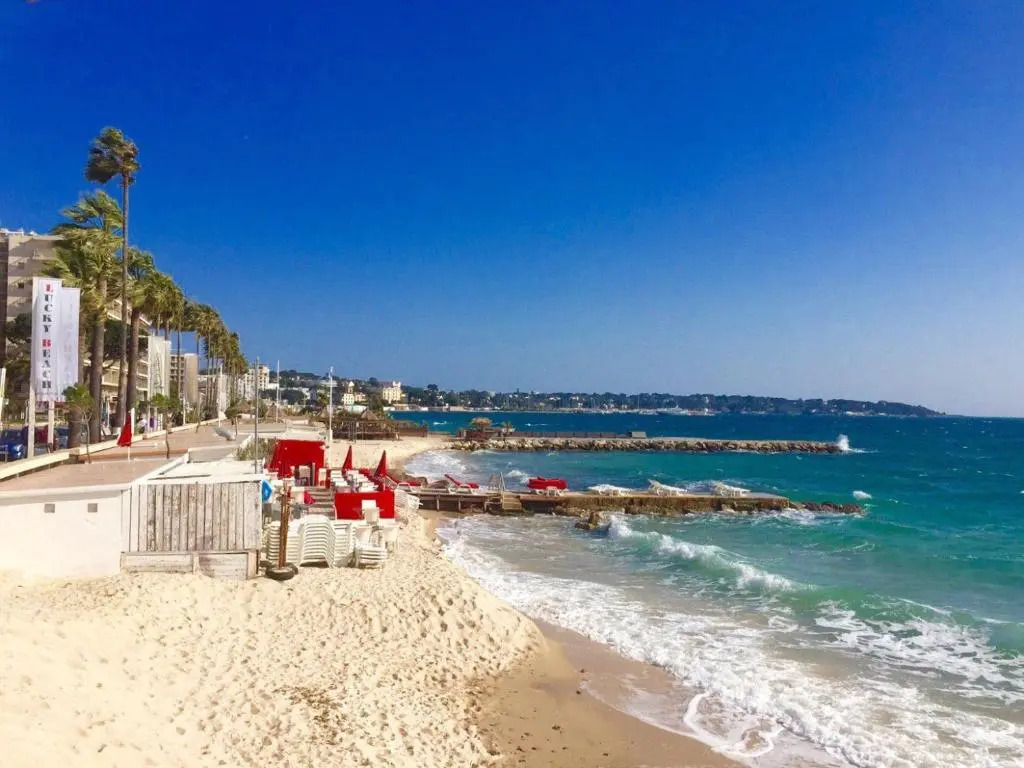 Apartment in Juan-les-pins Near Sandy Beaches