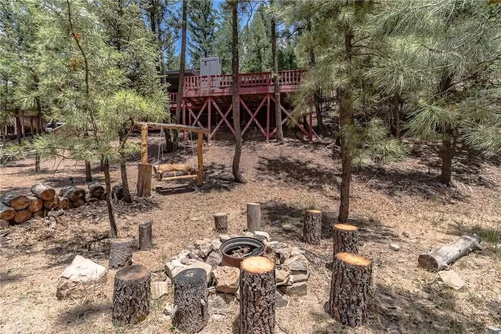 Fort Getaway - Three Bedroom Cabin with Hot Tub
