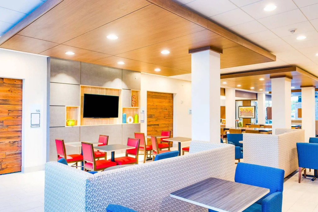 Holiday Inn Express & Suites Russellville by IHG