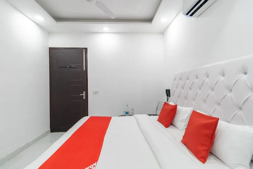 Oyo 40460 Paradise Studio
