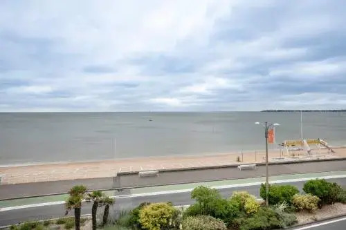 Apartment La Baule Appartement Face Mer