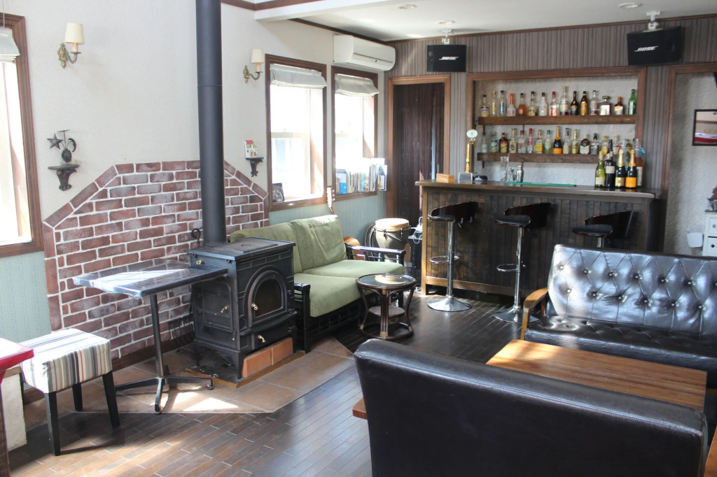 IZA Kamakura Guest House and Bar