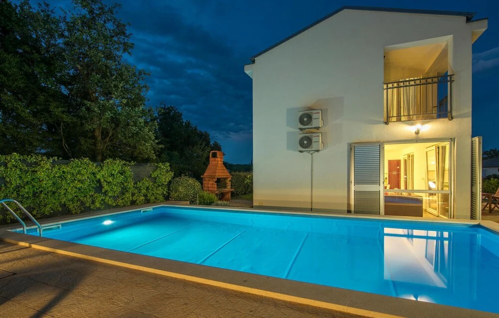 Amazing Home in Kornic With Outdoor Swimming Pool, Wifi and 6 Bedrooms
