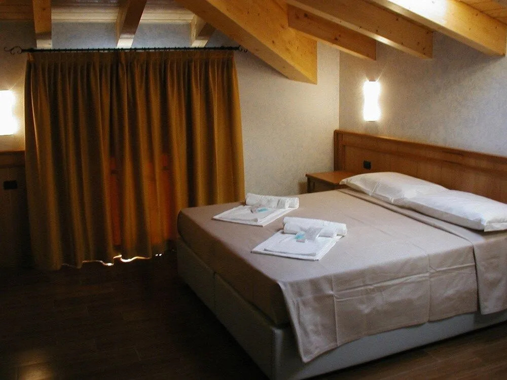 Azzano Holidays B&B