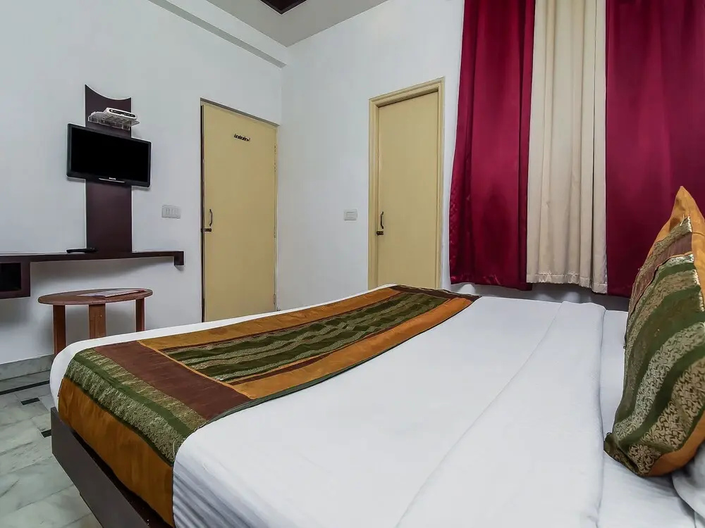 OYO 16359 Optimum Sheela Inn