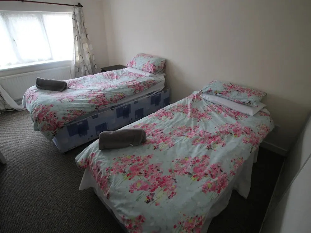 Tongwynlais Cottage by Cardiff Holiday Homes