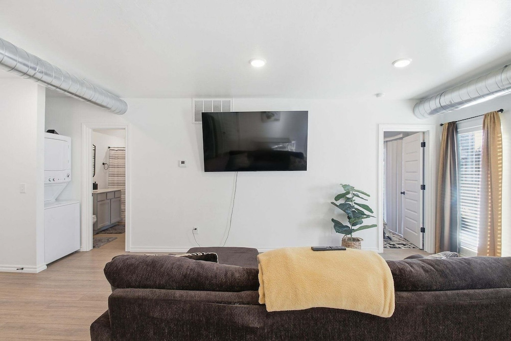 Modern 2br Near Downtown Okc 2 Bedroom Home