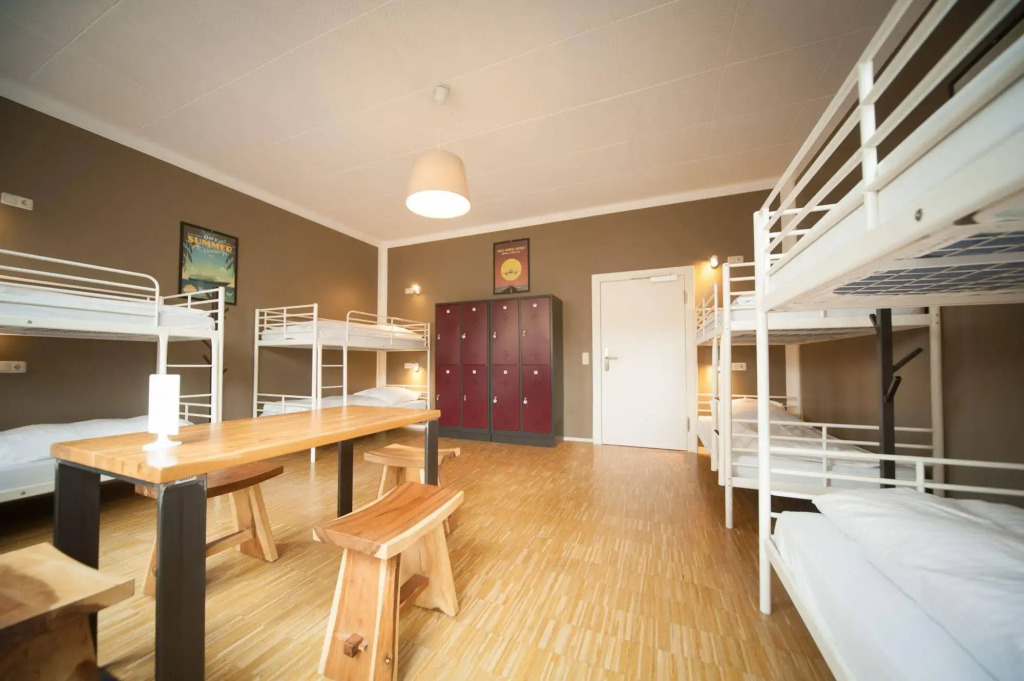 Five Reasons Hostel & Hotel