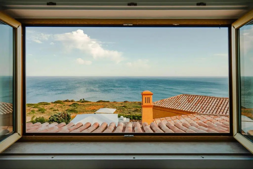 Casa Pôr do Sal - Boutique Suites, Sea Views & Heated Pool