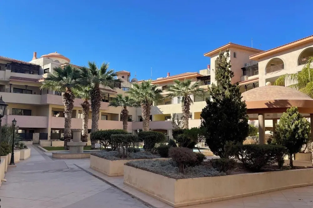 2 Bed Townhouse Sleeps 4 - Pool - Patio & Balcony