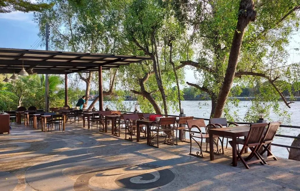 River CoCo Amphawa