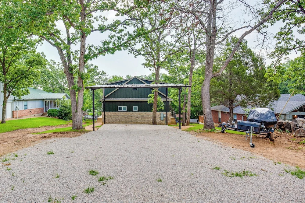 Dock & Fire Pit: Cedar Creek Lakefront Retreat!