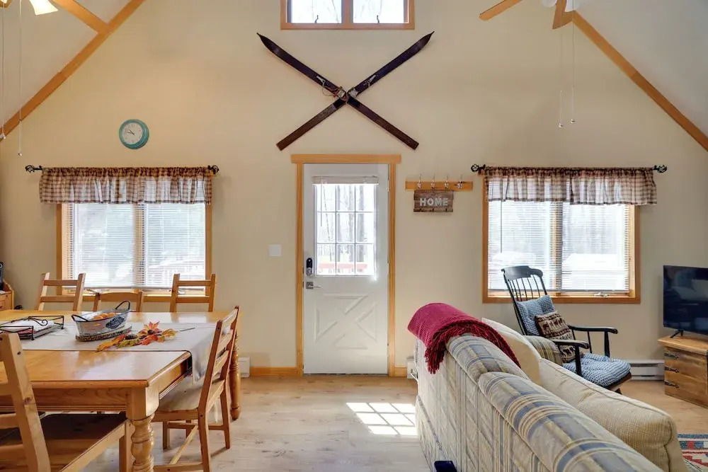Walk to Beach: Pocono Lake Cabin w/ Pool Access!