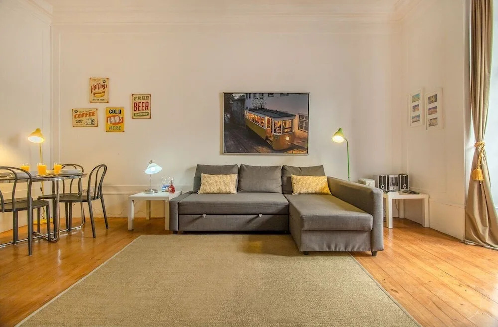 Old Town Chiado Balcony Aircon by LD Apartments