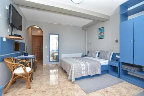 Apartments and Rooms Drago