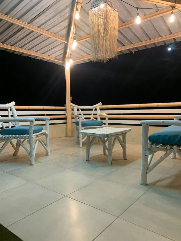 Reef Hostel Manta