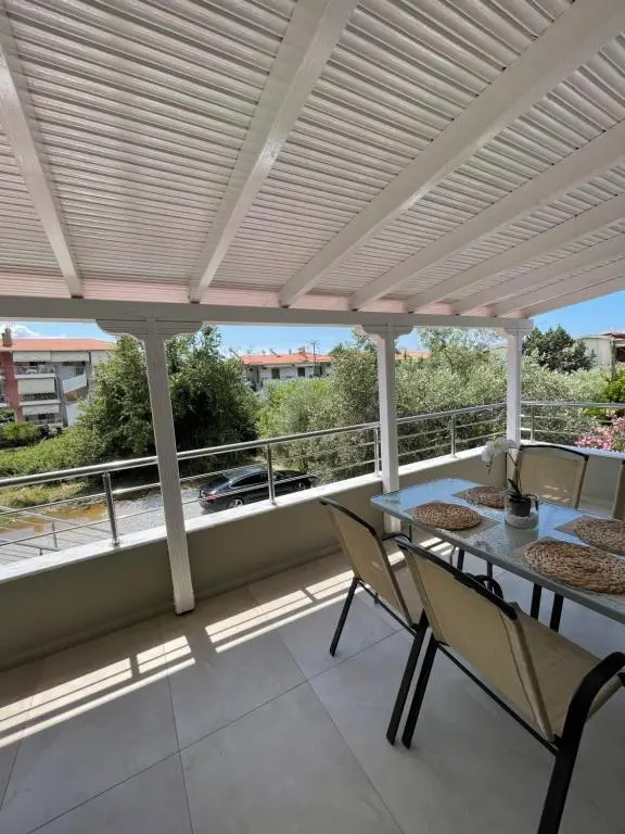 Cozy apartment in paralia ofryniou
