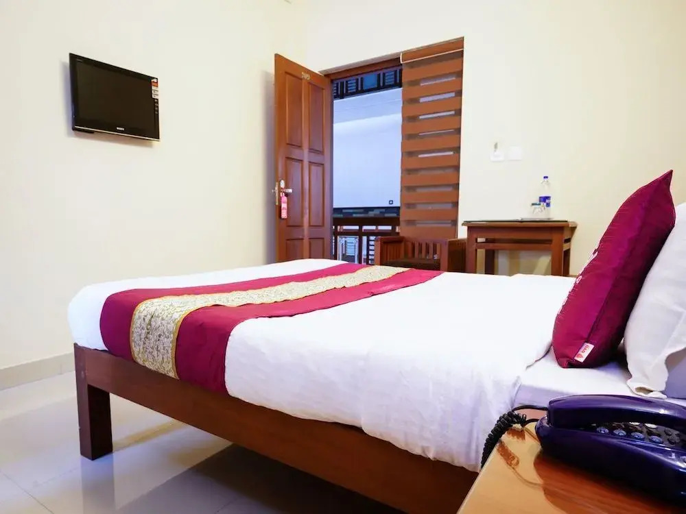 Hotel White Fort by OYO Rooms
