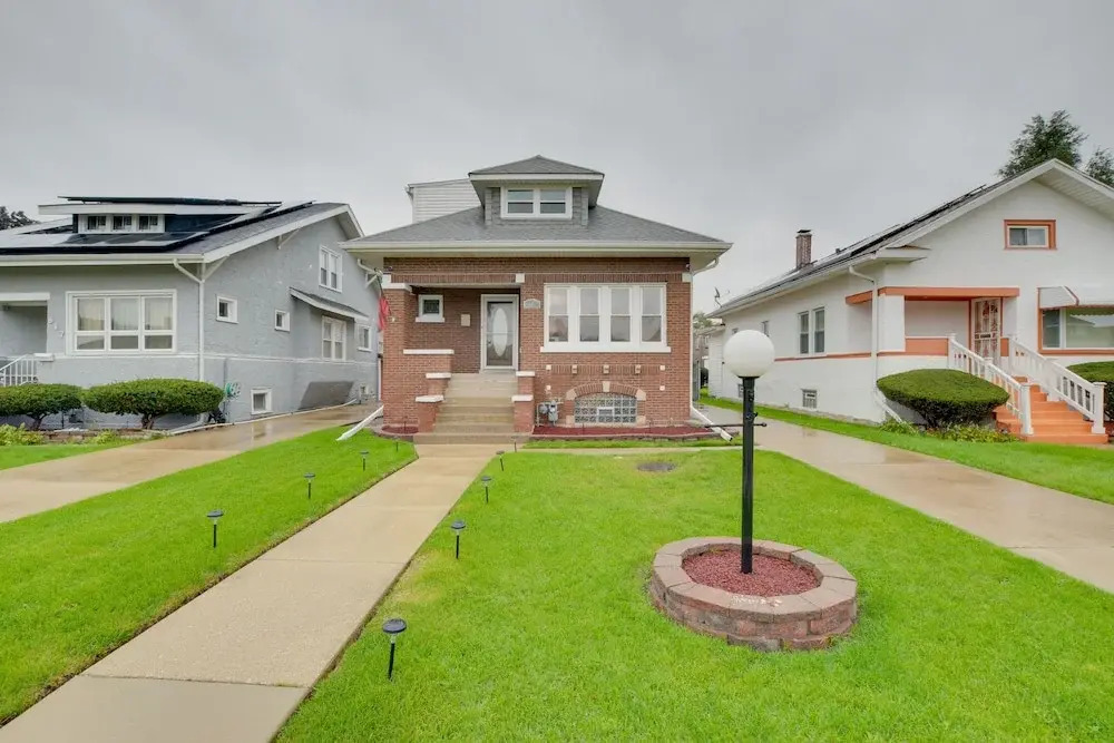 13 Mi to Dtwn Chicago: Maywood Home w/ Fireplace