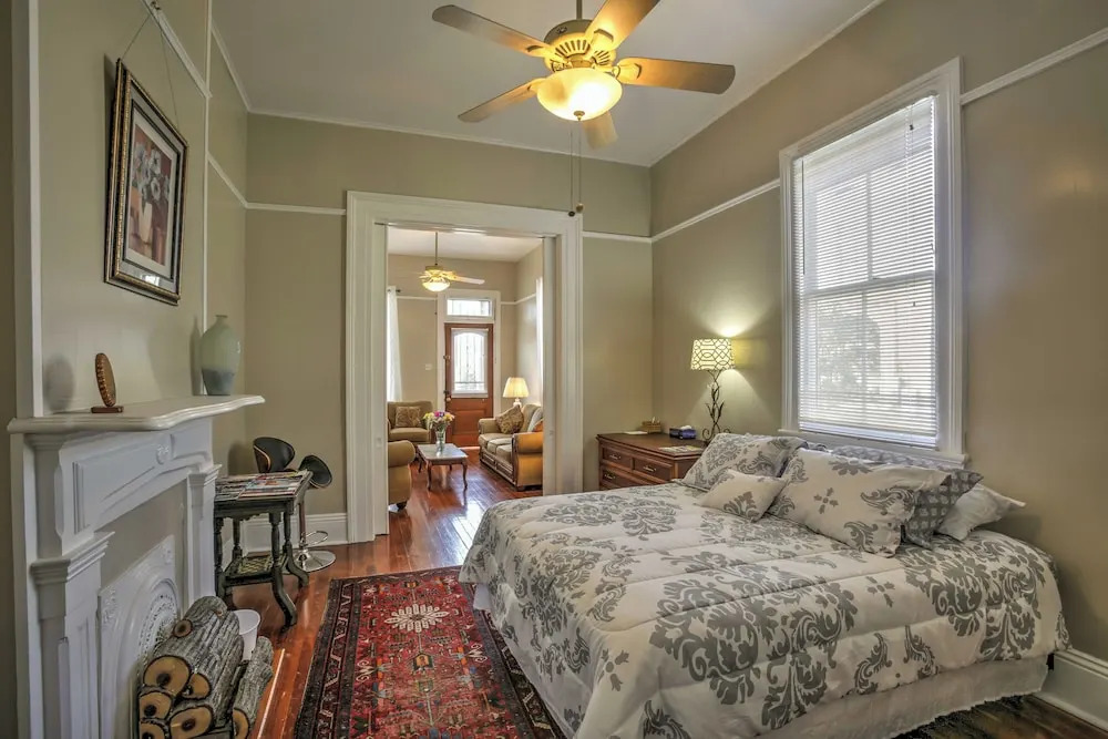 Walk to River, Tram & Zoo: Classic Nola Home!