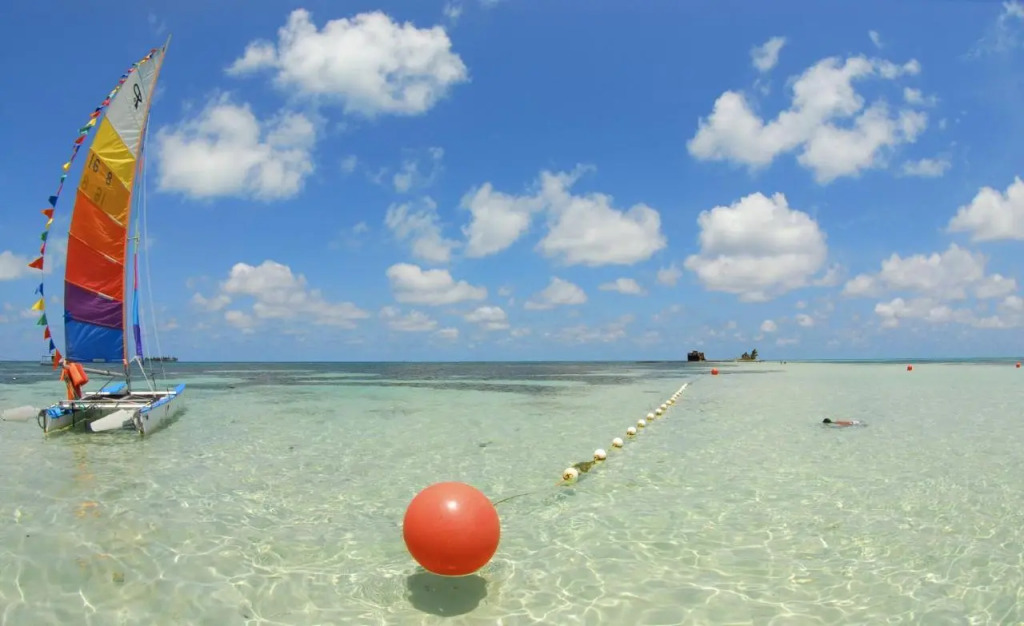 Cocoplum Beach Hotel